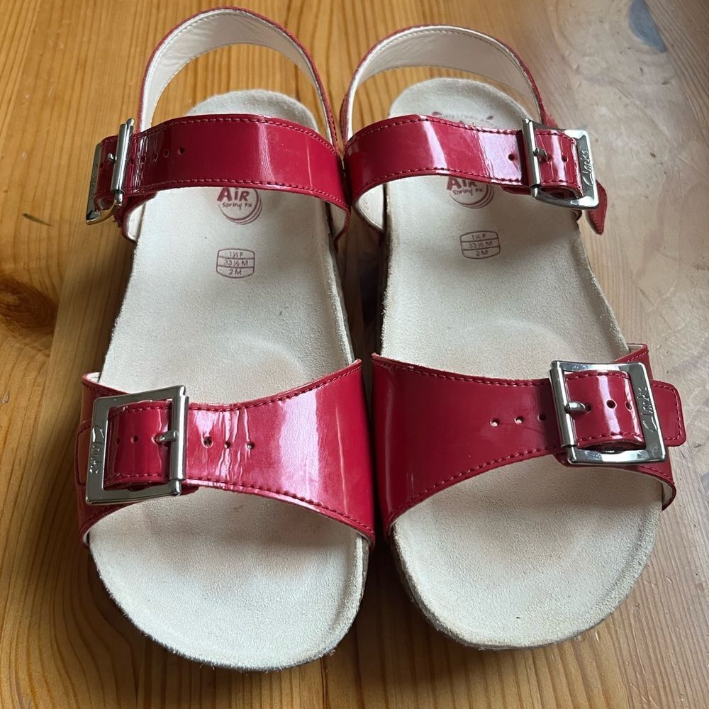 Clarks girls adjustable strap sandals like new girls size 2